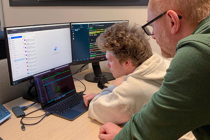 Qboxmail develops its own applications directly through its in-house Research and Development department.